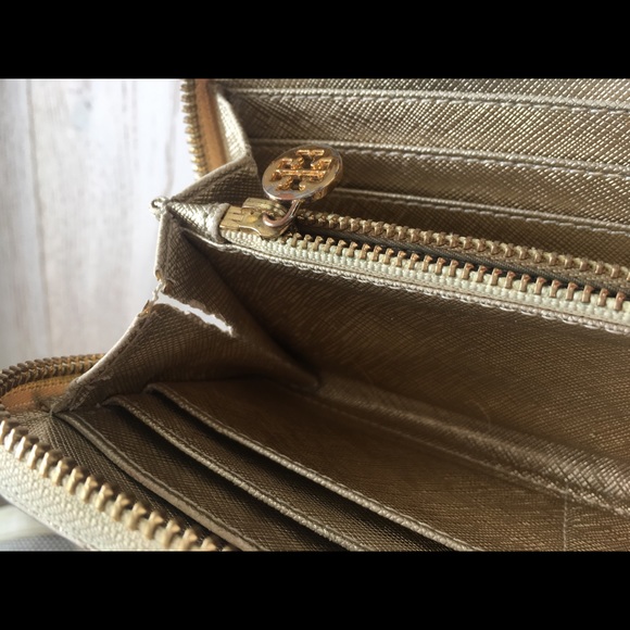 Tory Burch Gold Robinson Zip Continental Wallet - Picture 6 of 8